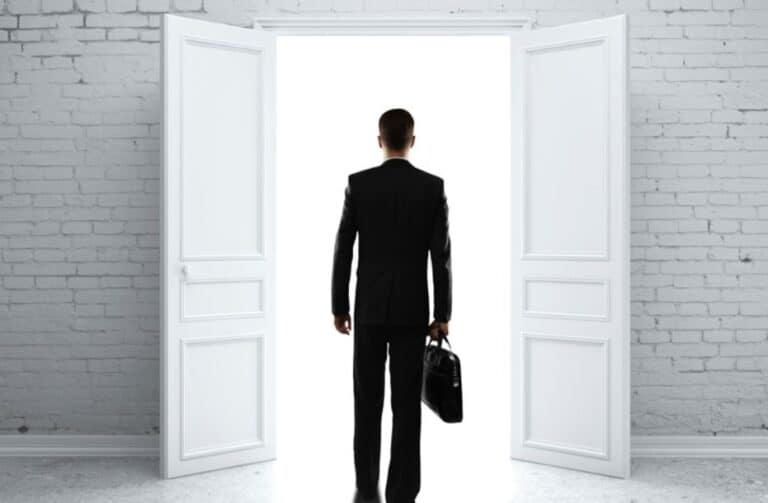 how to quite my job through a side hustle